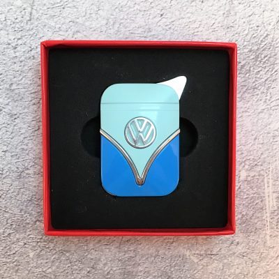 VW-Feuerzeug-Samba-blau-hellblau-Detail-